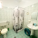 Garden Apt-6 Appartement