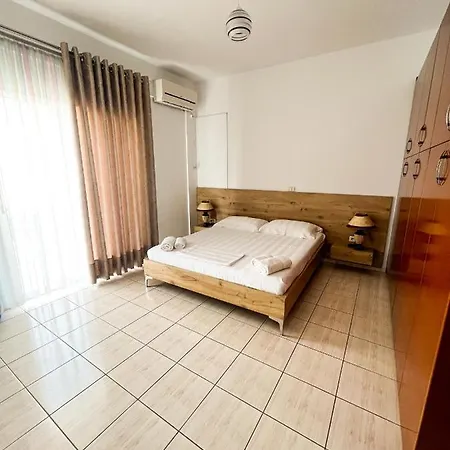 Garden Apt-6 Appartement