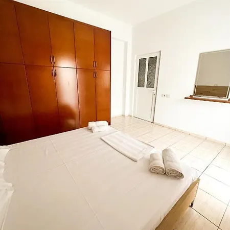 Διαμέρισμα Garden Apt-6