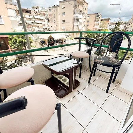 Garden Apt-6