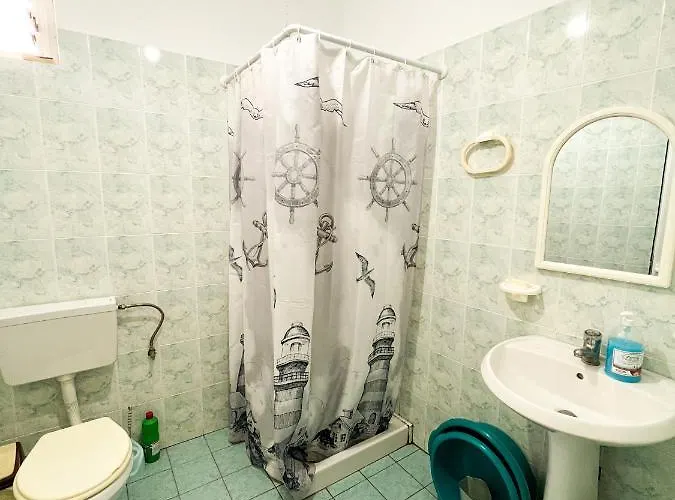 Garden Apt-6 Apartment